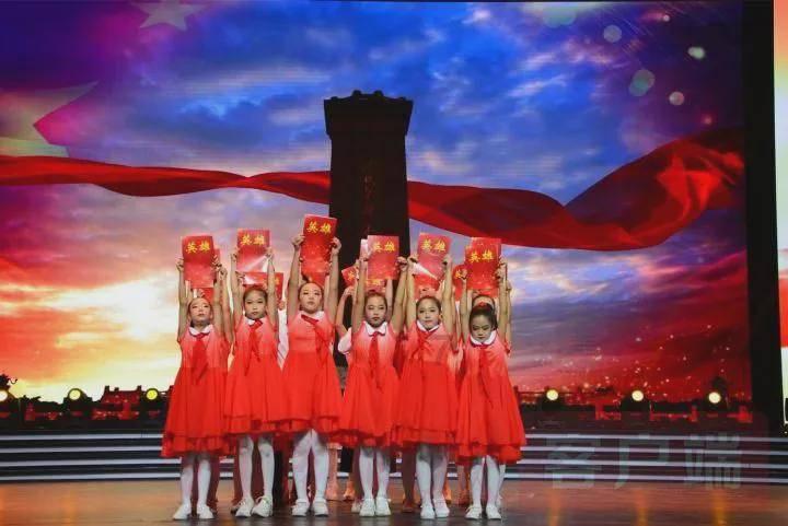 双眼无神演技僵硬，看了《仙剑4》中的毛晓慧，小龙女要被毁了